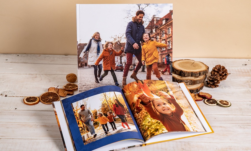 Image 2: Uchwyć wspomnienia: personalizowane fotoksiążki 30x30 cm z Colorland