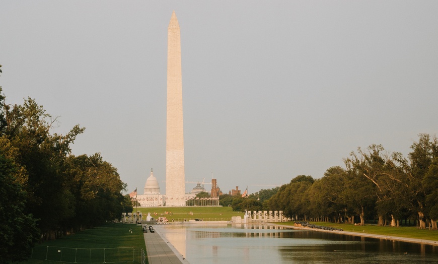Image 3: Washington DC Monuments & Memorials Sunset Walking Tour 