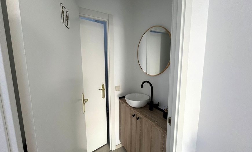 Image 4: Limpieza facial profunda con aparatología a elegir para 1 persona