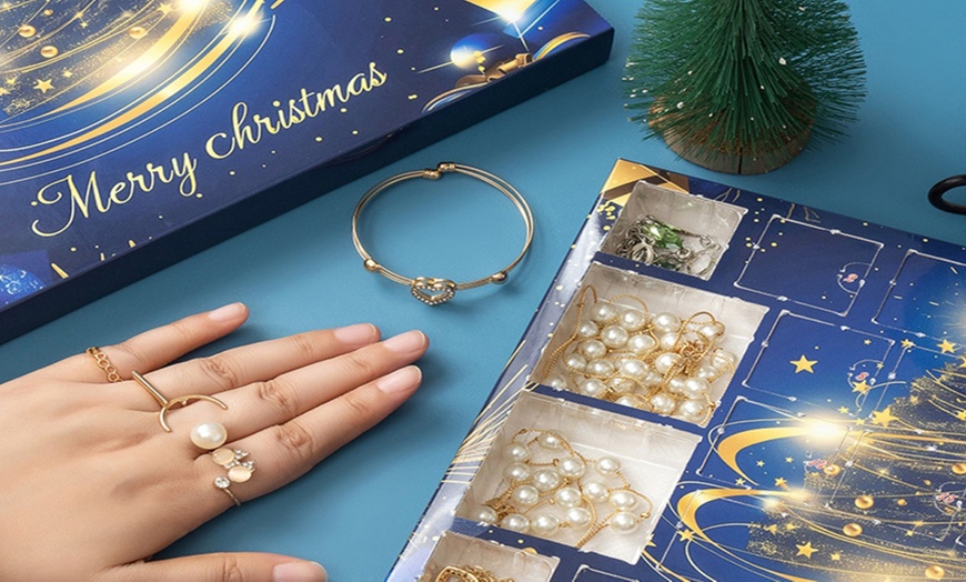 Image 1: Calendrier de l'Avent contenant 24 pièces de bijoux