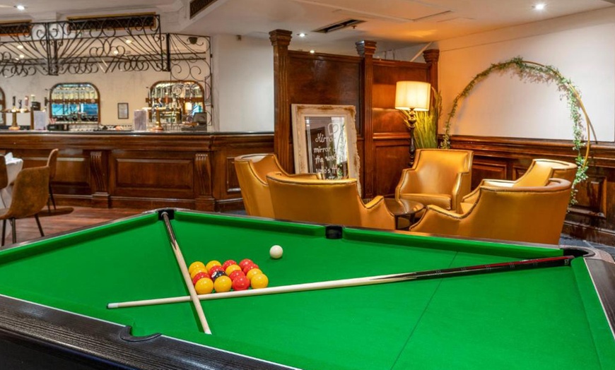 Image 8: 4* London: Standard Double Room Stay with Breakfast