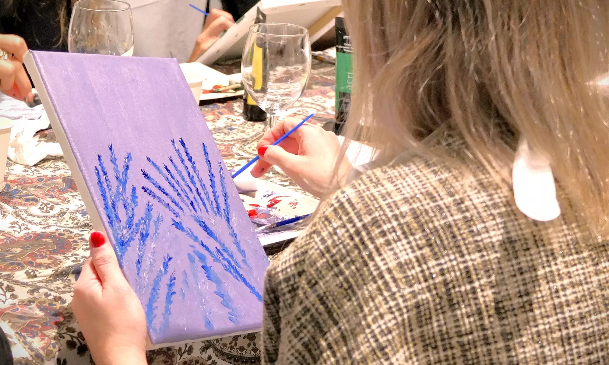 Taller de pintura introspectiva con vino para hasta 4 personas