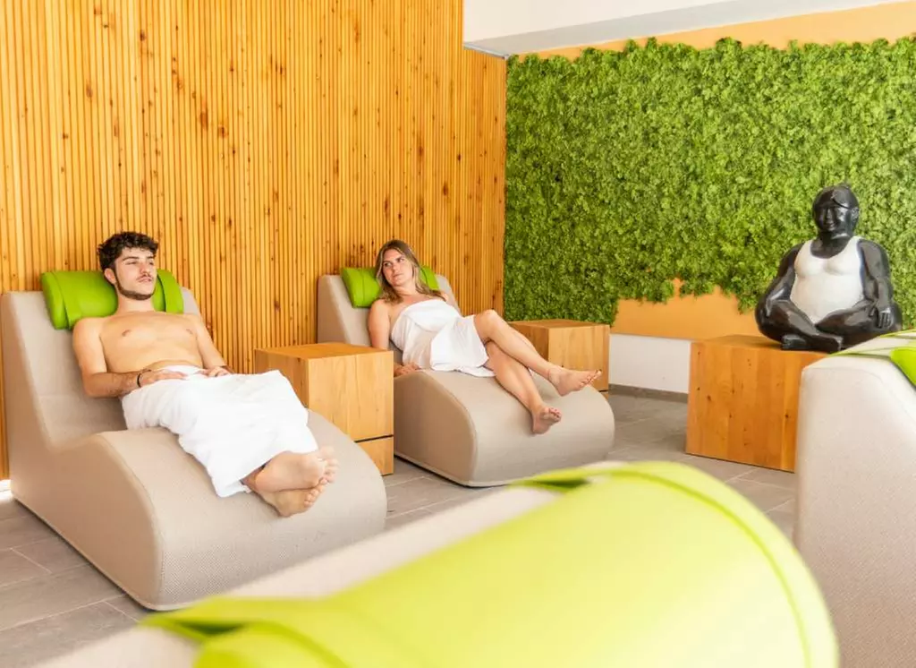 Gardasee, Spiazzi: Zimmer mit Frühstück / Halbpension für 2 Personen