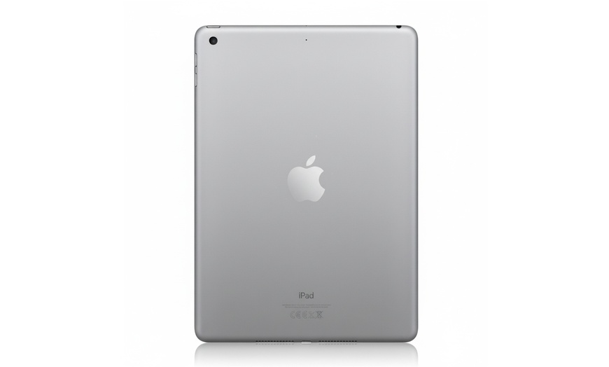 Image 3: Refurbished Apple iPad Air - 16GB or 32GB 9.7-Inch Tablet