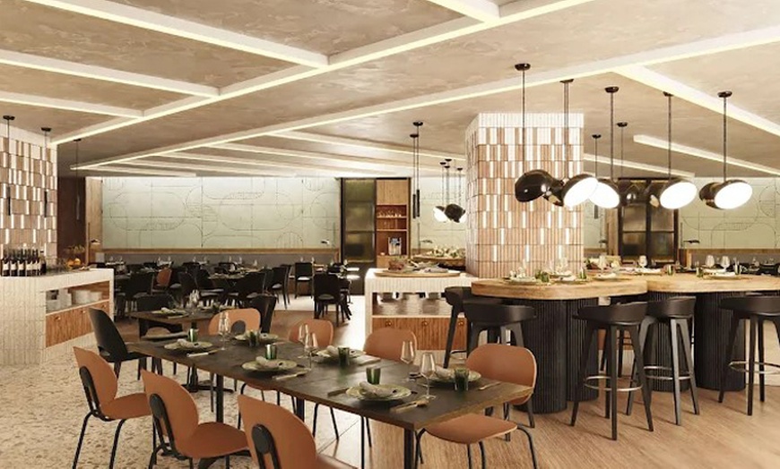 Image 6: Menú fusión para 2 o 4 personas con postre y opción a botella de vino