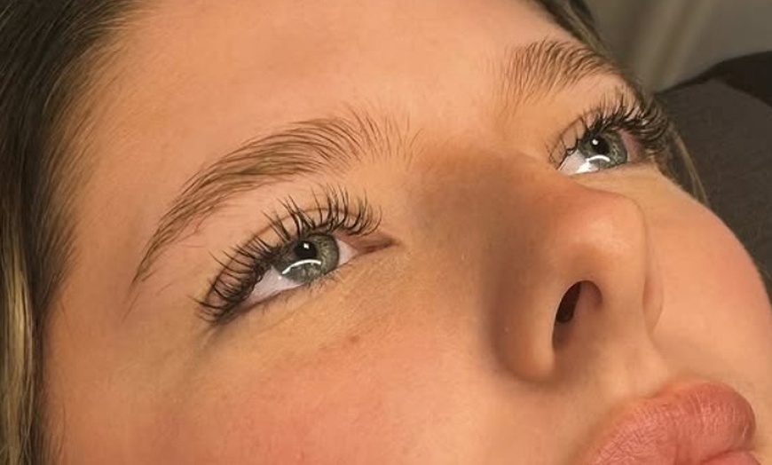 Image 3: Get Full Sets Classic, Hybrid, or Volume Eyelash Extensions