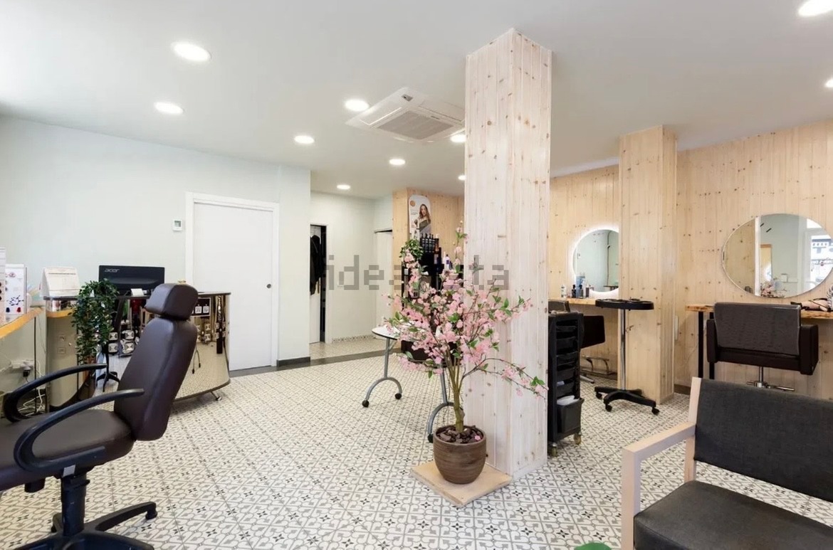 Peluquería con lavado, corte, tinte de raíz o tratamiento reparador