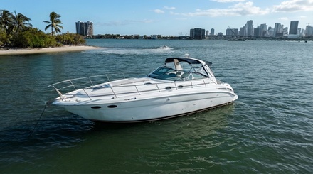 2-Hour Yacht Rental for up to 13 people max - Miami Beach Voyages