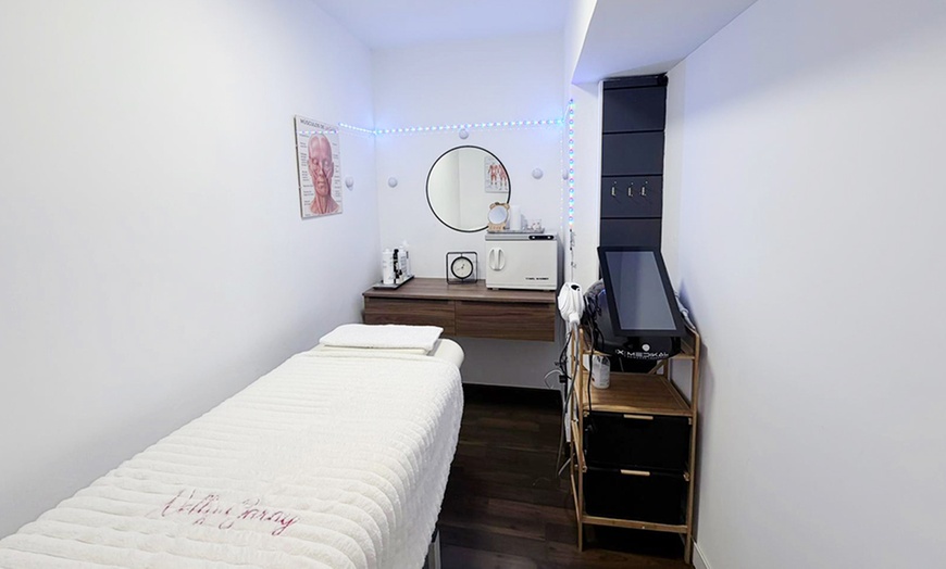 Image 3: 1 o 3 sesiones de tratamiento facial o corporal con aparatología