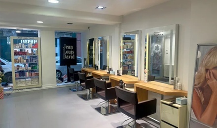 Beauté des mains simple et pose de vernis classique - Jean Louis David Coiffeur Croix Rousse