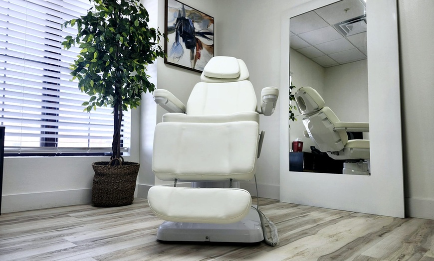 Image 2: Smooth Fine Lines with 20, 40 or 60 Units of Botox  