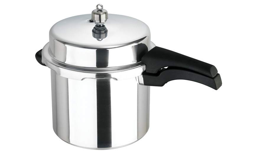 Image 2: Prestige 6-Litre Pressure Cooker 