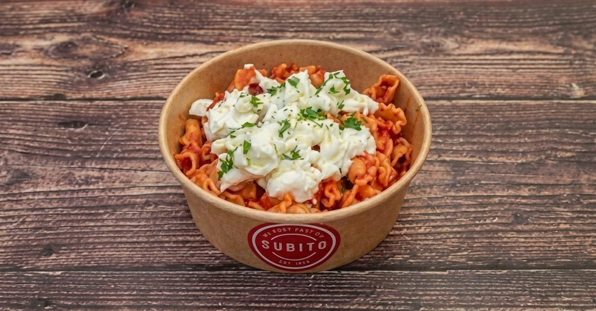 Pasta fresca artesanal y bebida para llevar en Valencia