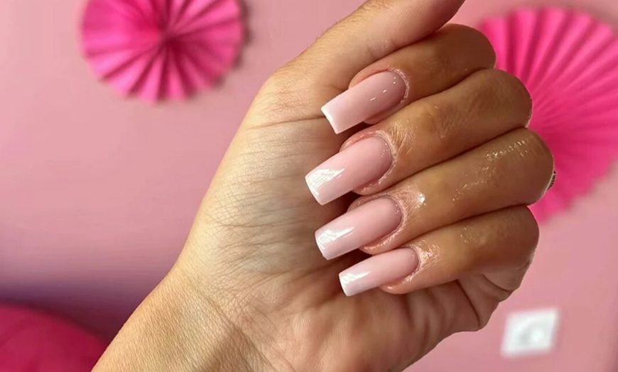 Image 1: Beauté des mains et / ou pieds et semi-permanent avec Serenia