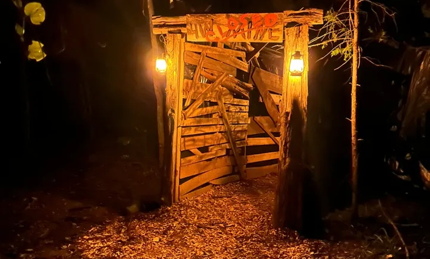 Image 4: Spooky Fun at Haunted Hallows with Apple Cider As a Gift