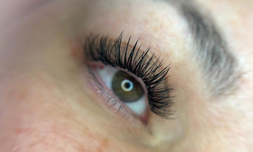 Image 2: Full Set of Volume Lash Extensions/Wet Style Lashes w/ Optional Fill
