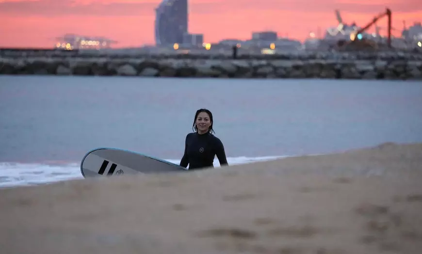 Image 4: Amanecer, atardecer o bautizo en paddlesurf con instructor para 1 o 2