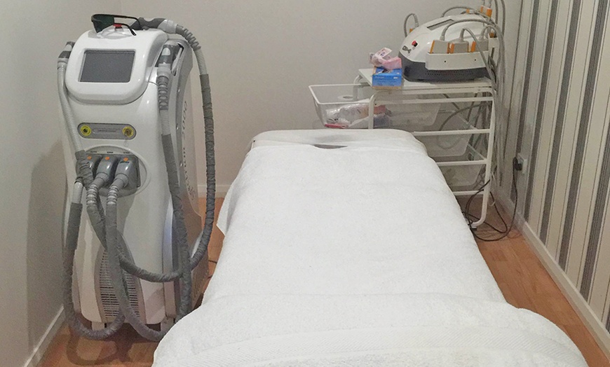 Image 5: 4 IPL Hair Removal Sessions