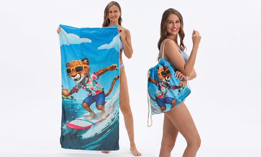 Image 10: 2-in-1 Convertible Beach Towel Backpack