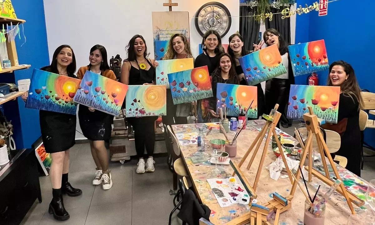 Taller de pintura de 2 h con picoteo y vino ilimitado para 1 o 2 pax.