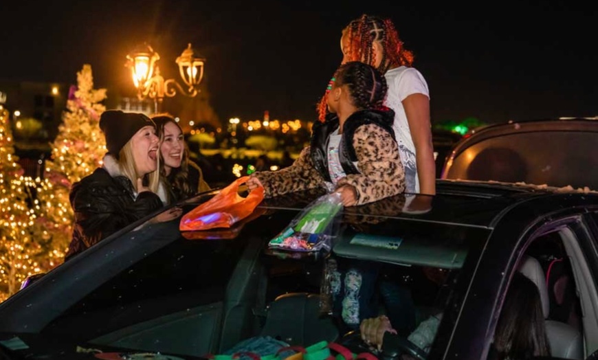 Image 3: Ring In The Holiday Season with a Drive-Through Christmas Light Show