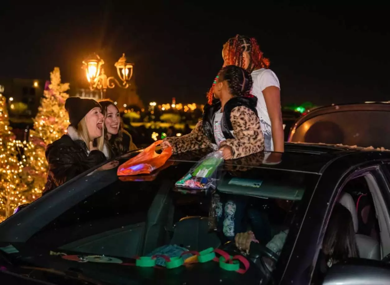 Ring In The Holiday Season with a Drive-Through Christmas Light Show