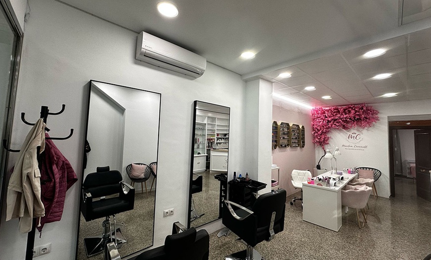 Image 5: 1 sesión de peluquería con lavado y corte con opción a tinte o mechas