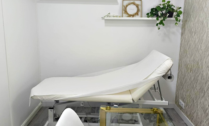 Image 2: 1 o 2 sesiones de tratamiento facial inyectado con polinucleótidos