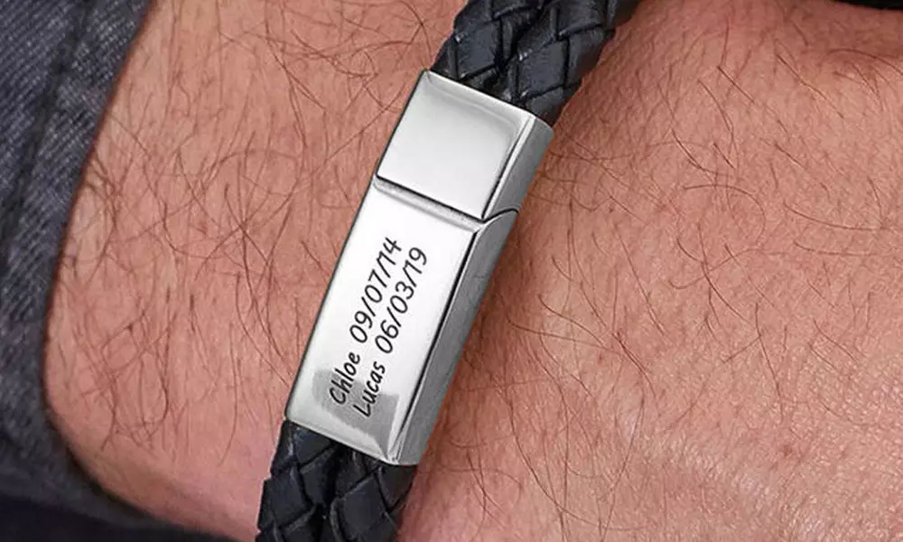 Siempre contigo: 1 o 2 pulseras grabadas de acero inoxidable