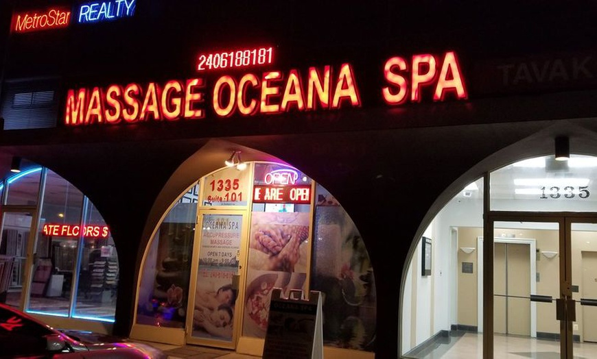 Image 4: 60-Min Deep Tissue or Relaxation Massage with Hot Stones