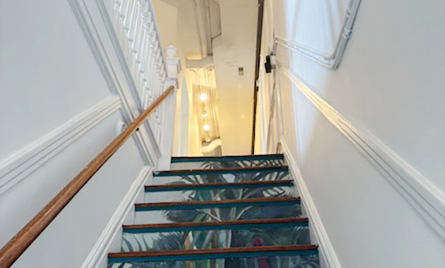 Image 9: Classic Hybrid or Volume Eyelash Extensions w/w/o Two Week Fills