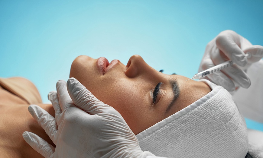 Image 2: Tratamiento facial inyectado con opción a retoque y mesoterapia