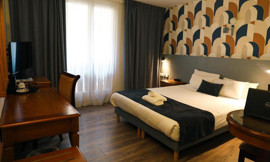 Image 3: Évian-les-Bains : chambre double avec pdj, repas & boissons en option