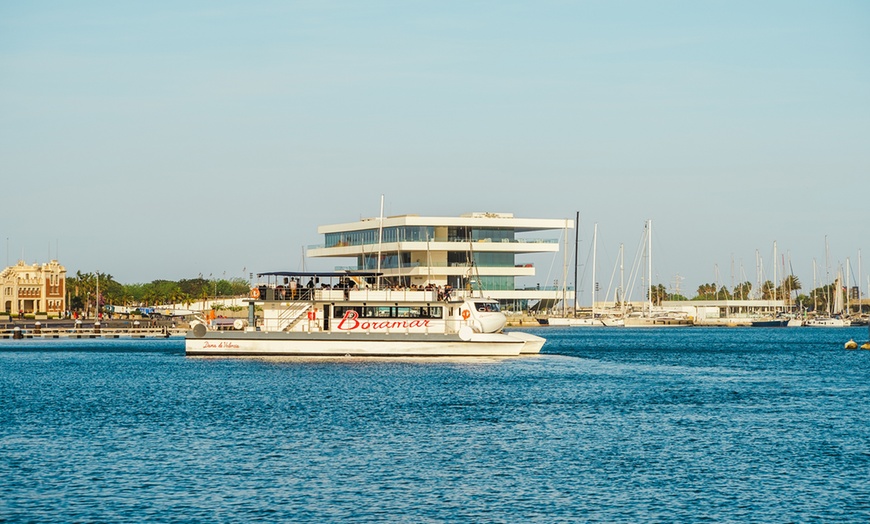 Image 13: Paseo en catamarán de 90 minutos con baño en alta mar y 1 bebida