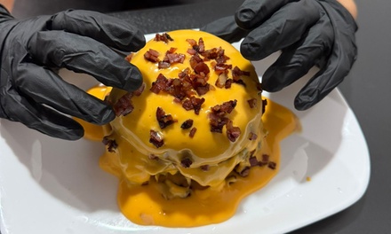 Menú de hamburguesas para 2 personas: 1 entrante + 2 hamburguesas + 1 postre + 2 bebidas - El Enyesque De Abuela Lita