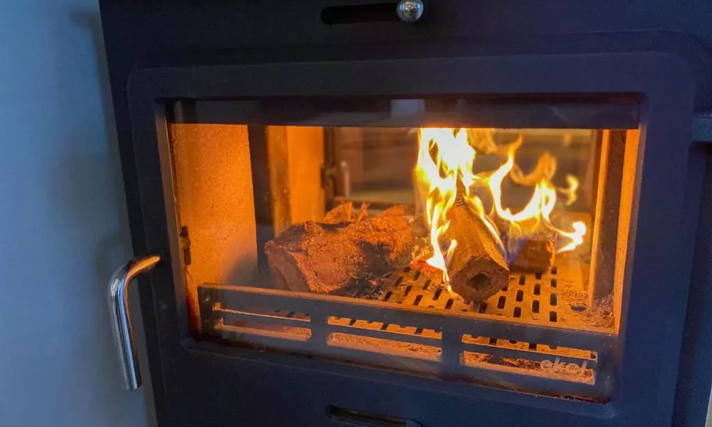 Scenic Snowdonia Escape: Overnight Stay w/ Breakfast & Hot Tub Sauna