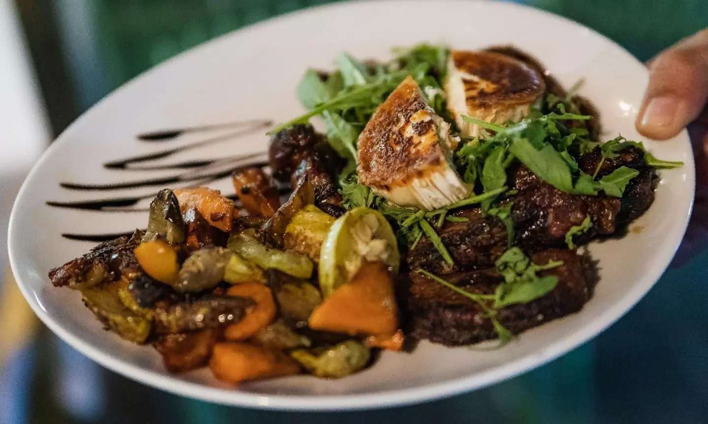 ¡Festín mediterráneo para 2! ¡Disfruta de la mejor cocina al solecito!