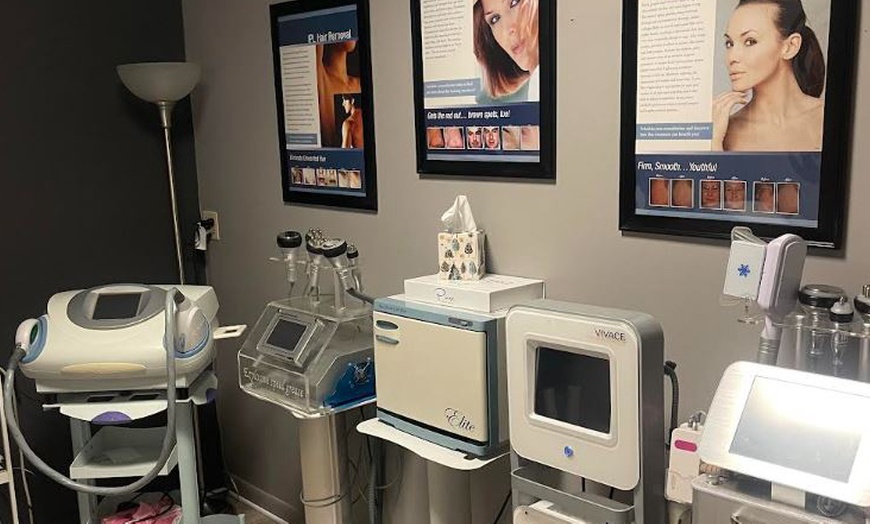 Image 2: Choose Between 20, 40, or 60 Units of Botox