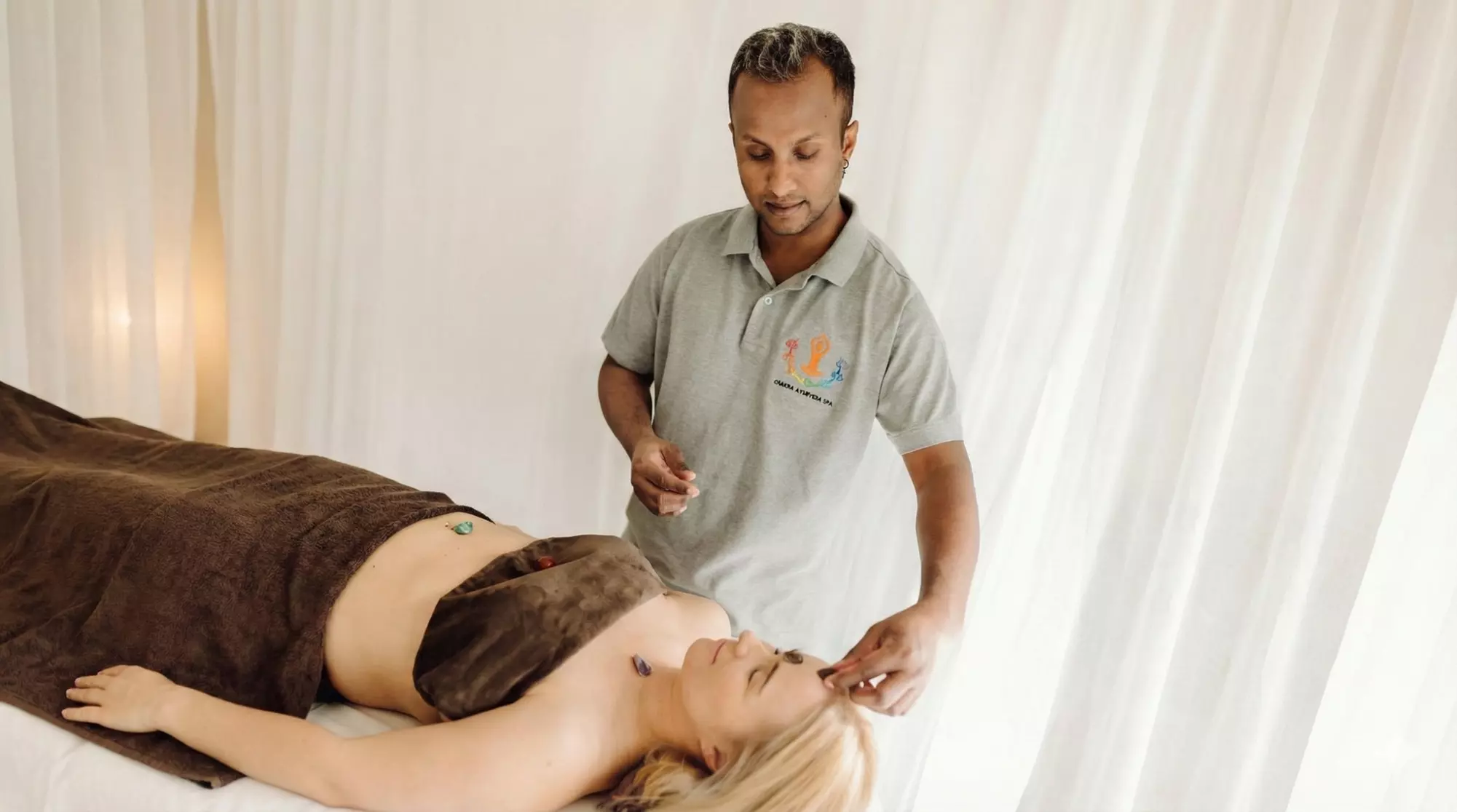 Masaż świąteczny na olejku pomarańczowym lub masaż ajurwedyjski Abhyanga w GARDENS spa (do -36%) - Image 5