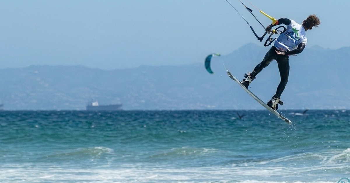 Clase grupal de kitesurf en Tarifa para una o dos personas