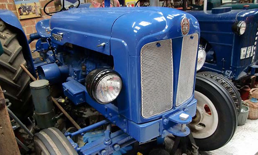 Image 7: Eintritt ins Fahrzeugmuseum für 2 Erwachsene, optional mit 2-4 Kindern