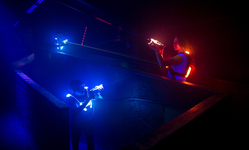 Image 12: 2 oder 4 Runden LaserTag inkl. Ausrüstung für 2 - 6 Personen 