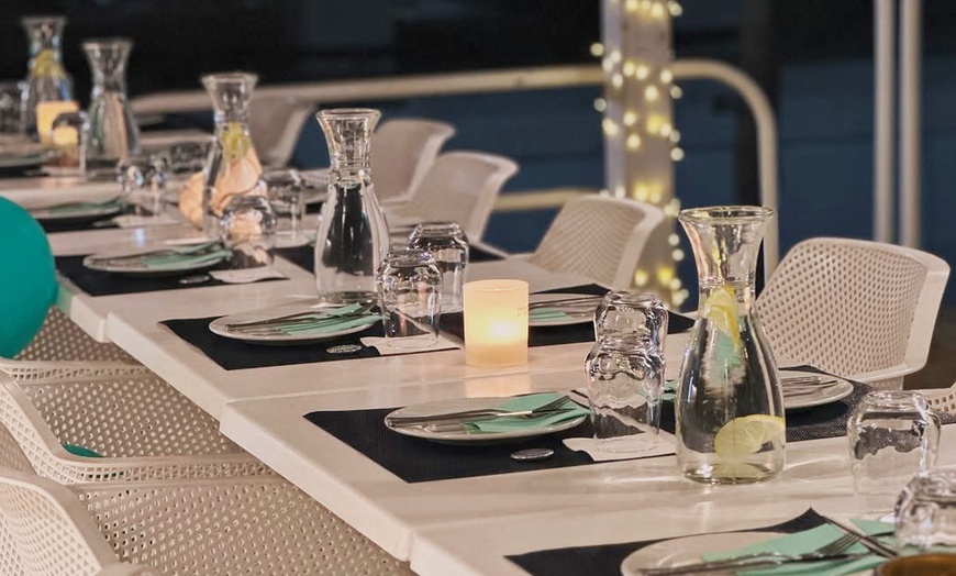 Image 9: Menú mediterráneo o de parrillada para 2 o 4 con postre y bebidas