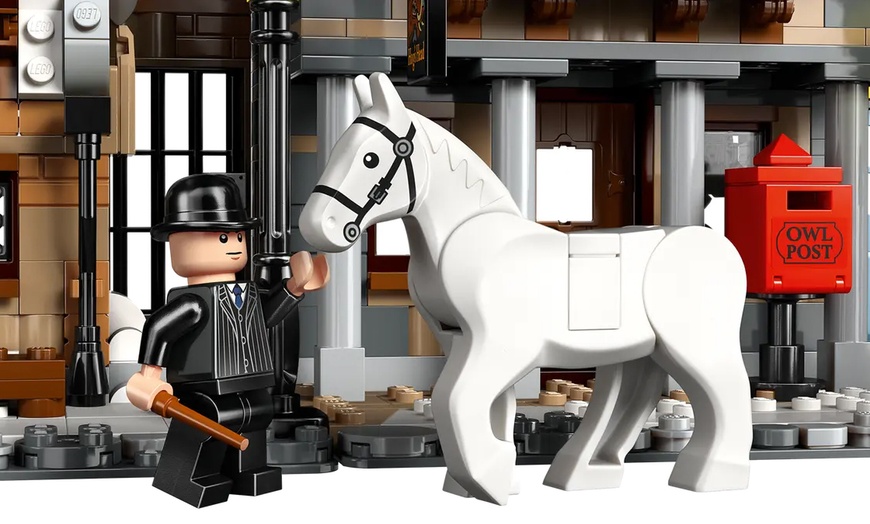 Image 5: LEGO Harry Potter 76457 Village of Hogsmeade Collector's Edition 