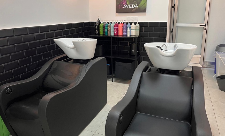 Image 5: Sesión de peluquería con opciones adicionales para 1 persona