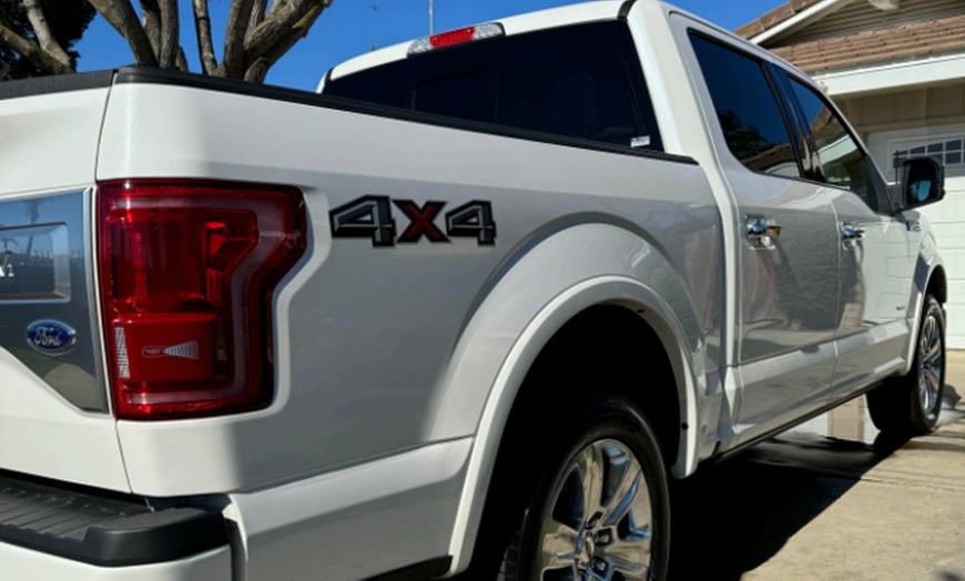 Image 2: 1 Interior or 1 Full Detail - Sedan 