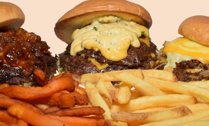 Image 6: Menú de hamburguesa con entrante, postre y bebida para 2 o 4 personas