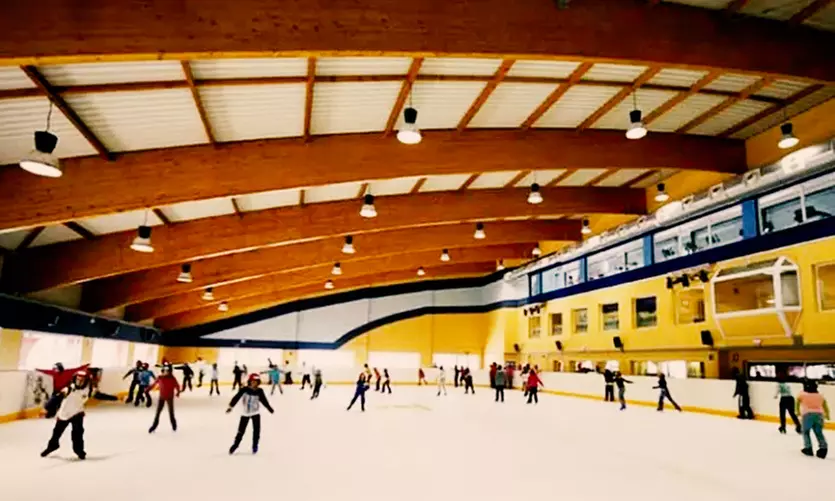 Patinaje sobre hielo para niños y adultos con patines incluidos