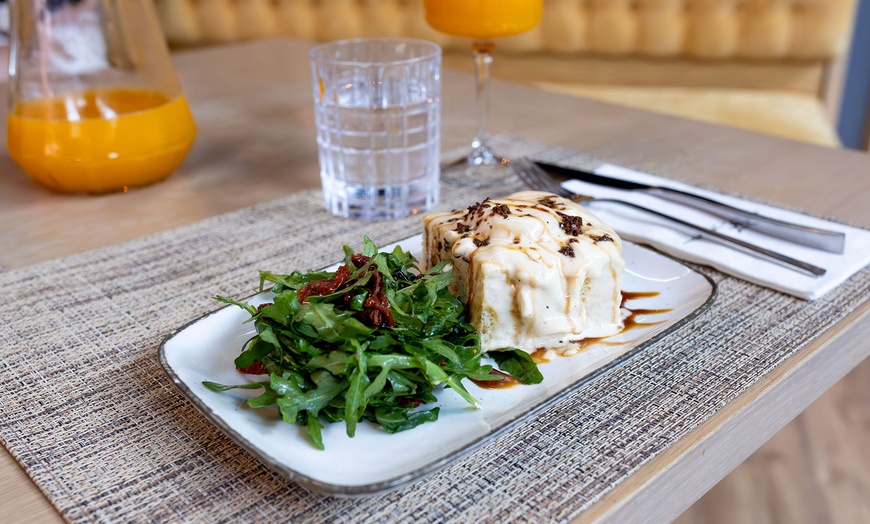 Image 4: Menú de brunch para 2 o 4 con cóctel y espectáculo de piano en directo