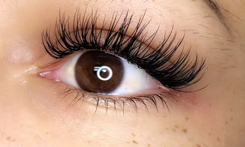 Enhance Your Look with Classic, Hybrid Lashes Refill
